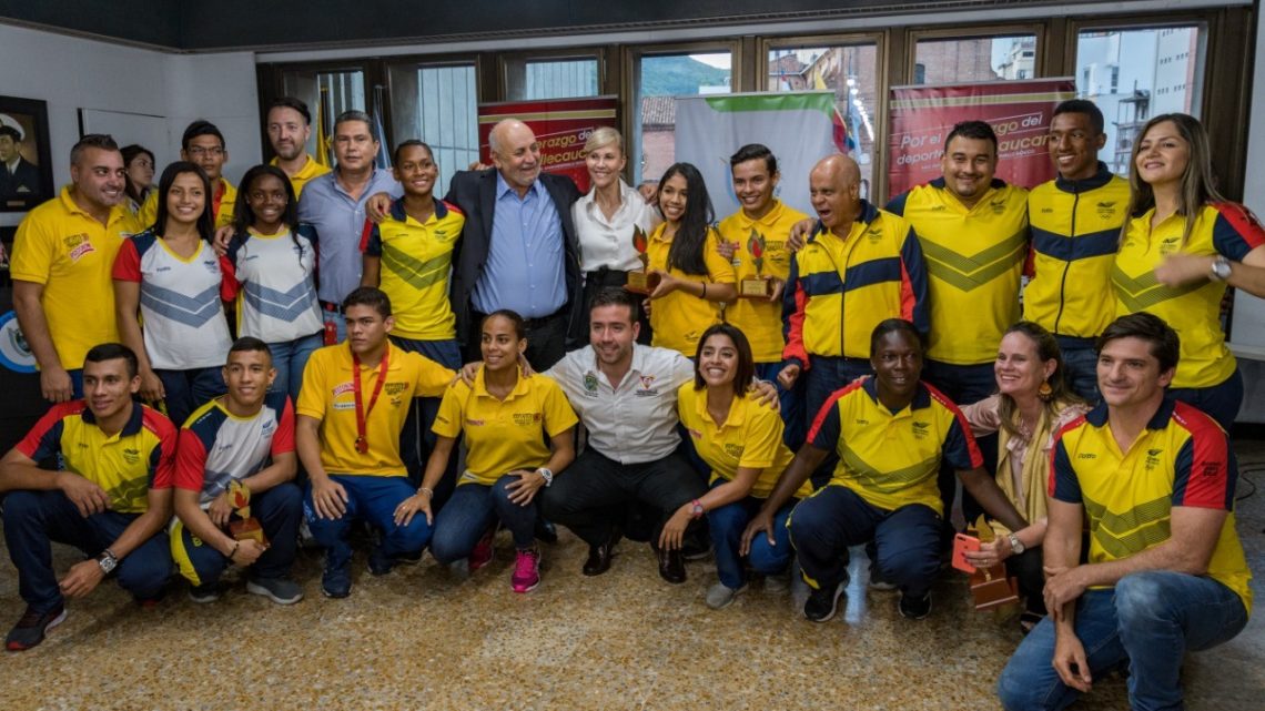 Gobernadora del Valle realizó homenaje a deportistas destacados en eventos internacionales