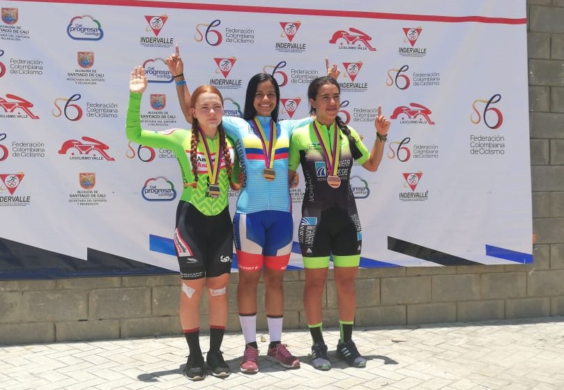 Águilas Cali y Arcabuco es Ciclismo, ganadores del oro en CRI del Nacional de Ruta