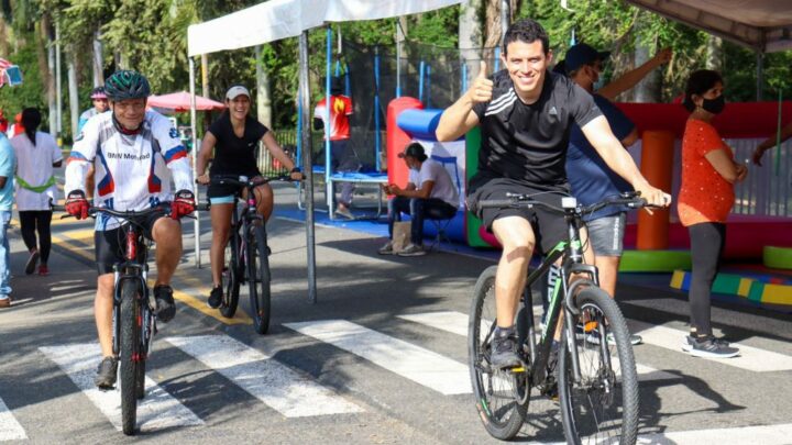 A ritmo de salsa y deporte, las familias despidieron  la Ciclovía ‘Valle Invencible’
