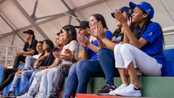 Estudiantes de ‘Todas y todos a estudiar’ vibraron con el Team Cali en baloncesto