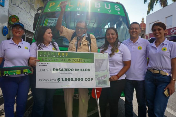 Palmibús alcanzó el pasajero número un millón en Palmira Palmibús alcanzó el pasajero número un millón en Palmira