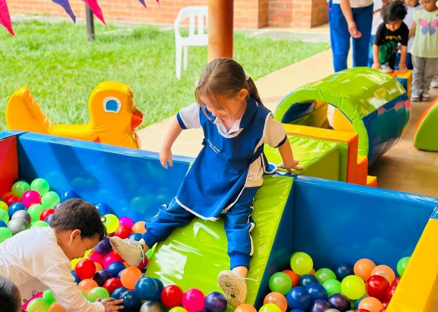 Palmira reactiva el derecho al juego con la entrega de gimnasios psicomotores en los CDI Palmira reactiva el derecho al juego con la entrega de gimnasios psicomotores en los CDI