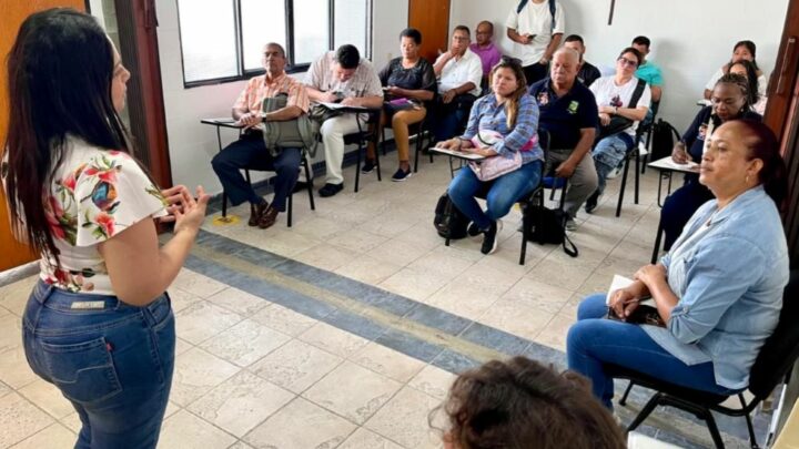 Líderes comunitarios de JAC y JAL de Palmira se capacitan en Primeros Auxilios Psicológicos
