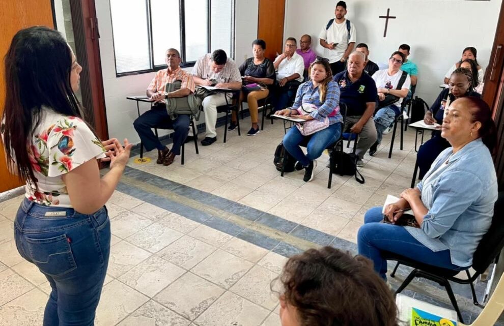 Líderes comunitarios de JAC y JAL de Palmira se capacitan en Primeros Auxilios Psicológicos
