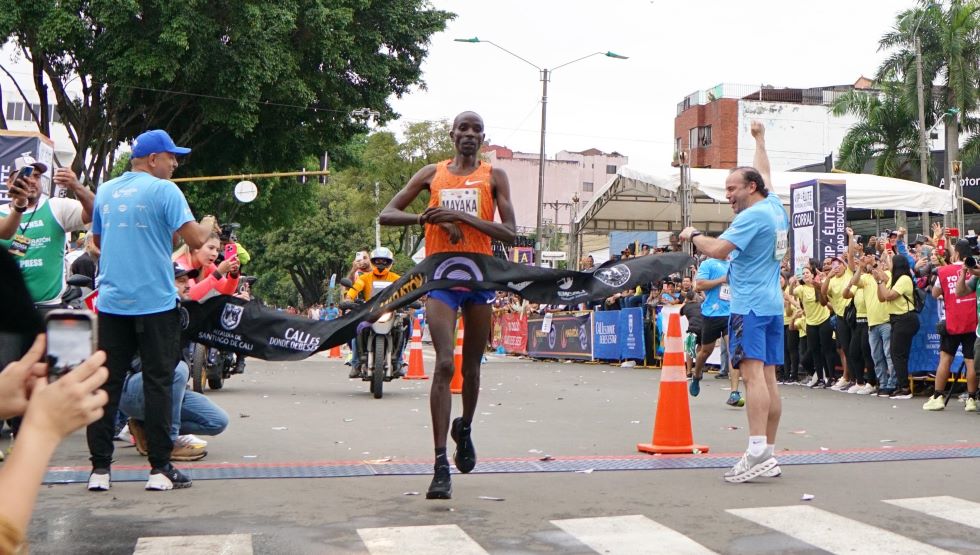 Cali corrió unida e hizo historia con su primera Maratón internacional Cali corrió unida e hizo historia con su primera Maratón internacional