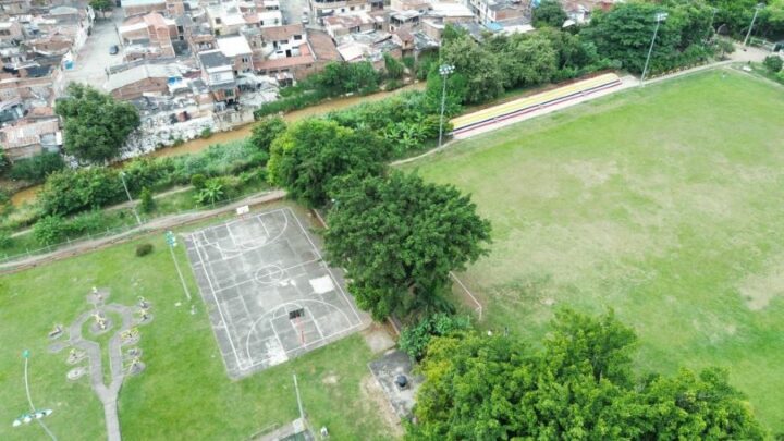 ‘Junior’, el operario de mantenimiento que le cambia la cara a los escenarios deportivos comunitarios de Cali